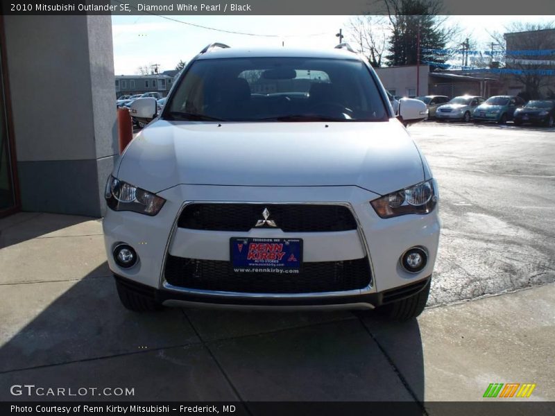 Diamond White Pearl / Black 2010 Mitsubishi Outlander SE