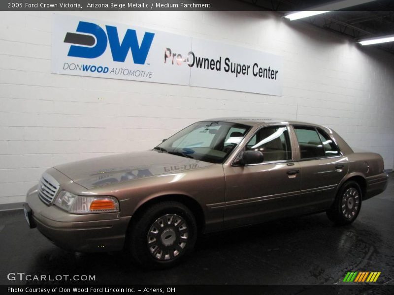Arizona Beige Metallic / Medium Parchment 2005 Ford Crown Victoria