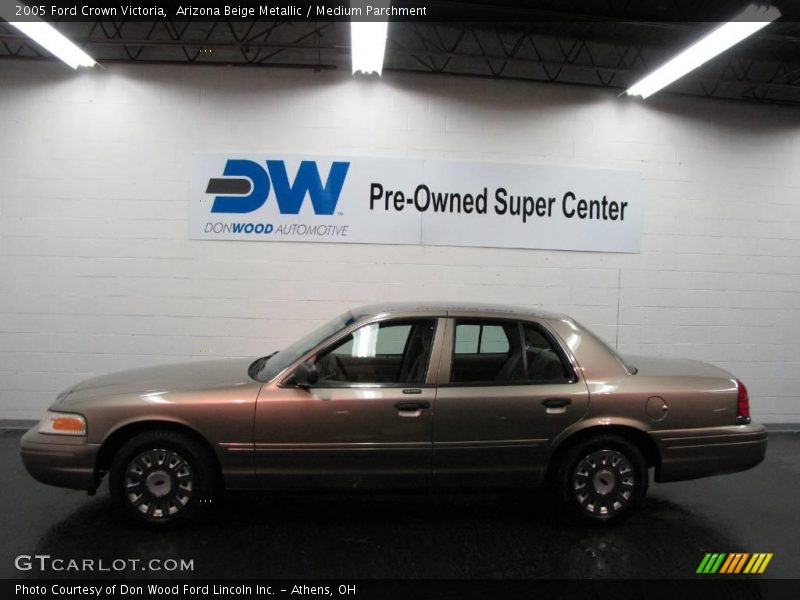 Arizona Beige Metallic / Medium Parchment 2005 Ford Crown Victoria