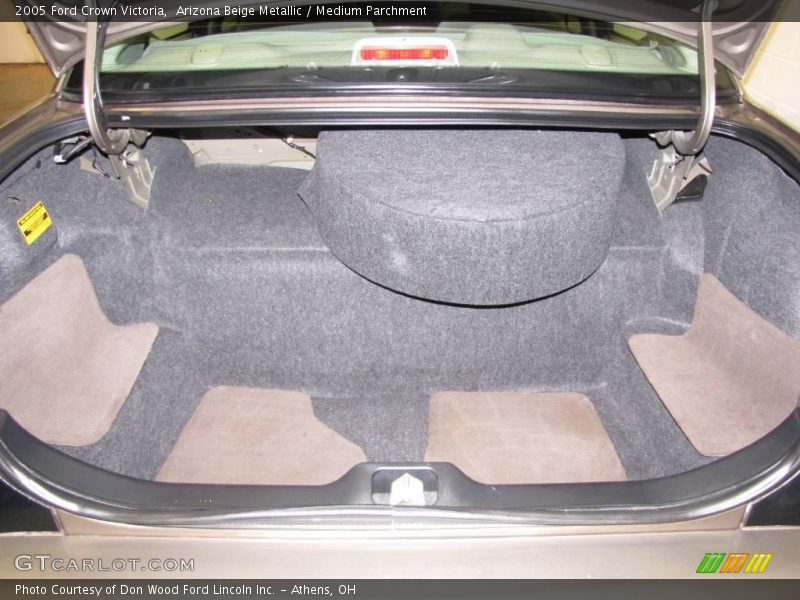 Arizona Beige Metallic / Medium Parchment 2005 Ford Crown Victoria