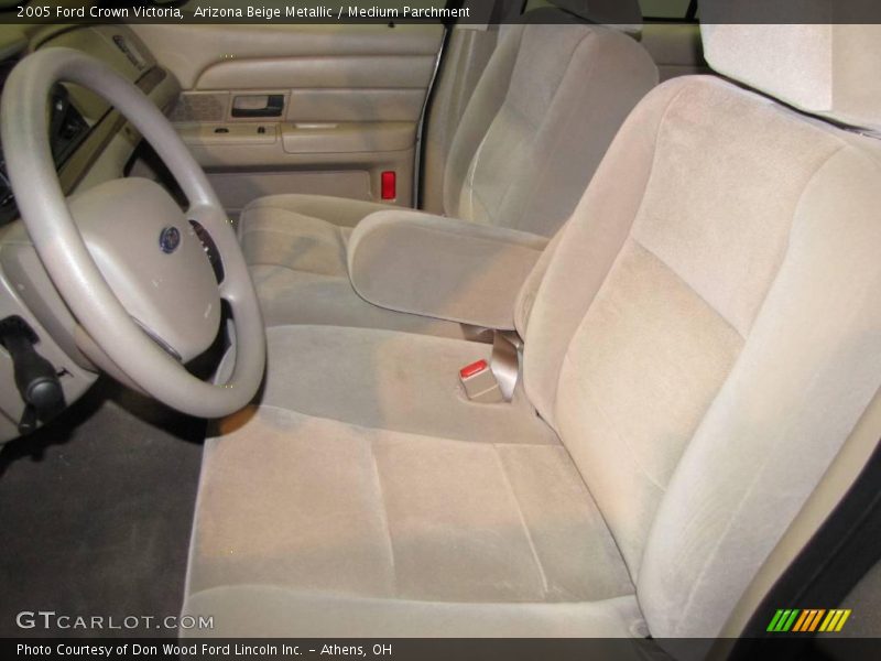Arizona Beige Metallic / Medium Parchment 2005 Ford Crown Victoria