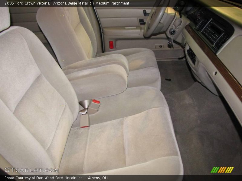 Arizona Beige Metallic / Medium Parchment 2005 Ford Crown Victoria
