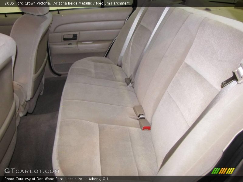 Arizona Beige Metallic / Medium Parchment 2005 Ford Crown Victoria