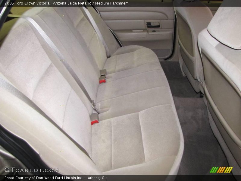Arizona Beige Metallic / Medium Parchment 2005 Ford Crown Victoria