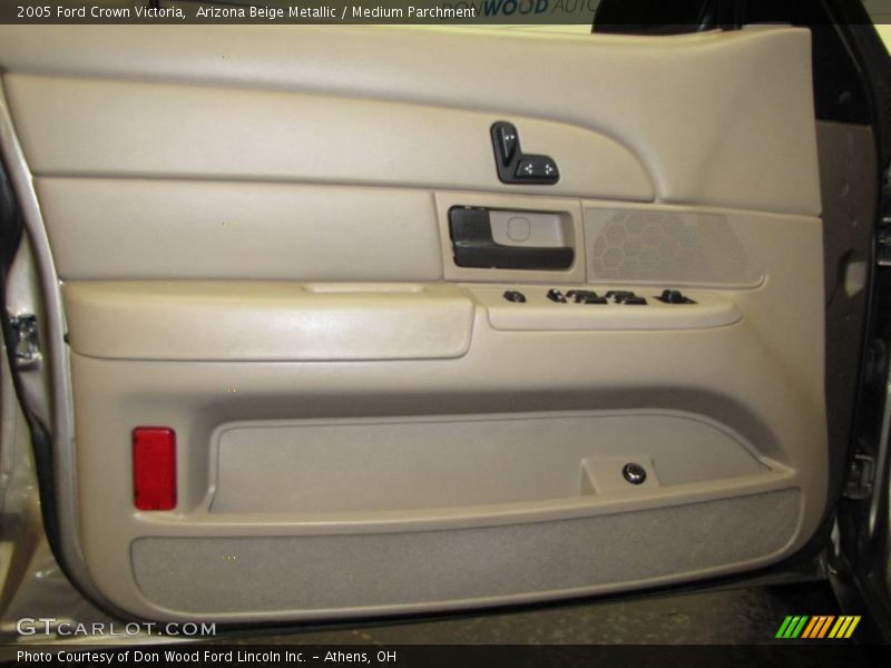 Arizona Beige Metallic / Medium Parchment 2005 Ford Crown Victoria