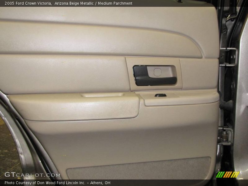 Arizona Beige Metallic / Medium Parchment 2005 Ford Crown Victoria