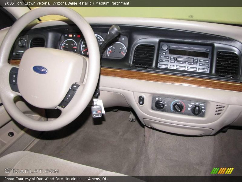 Arizona Beige Metallic / Medium Parchment 2005 Ford Crown Victoria
