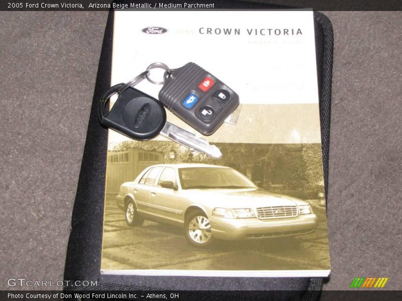 Arizona Beige Metallic / Medium Parchment 2005 Ford Crown Victoria
