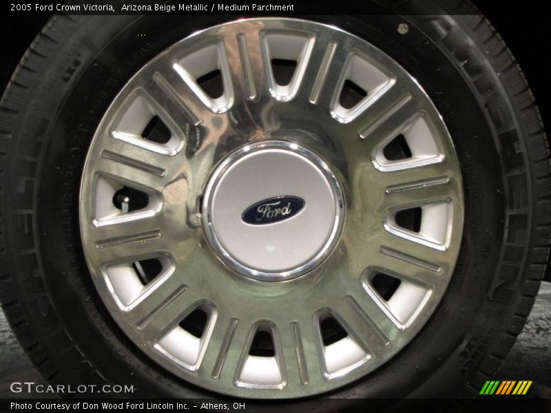 Arizona Beige Metallic / Medium Parchment 2005 Ford Crown Victoria