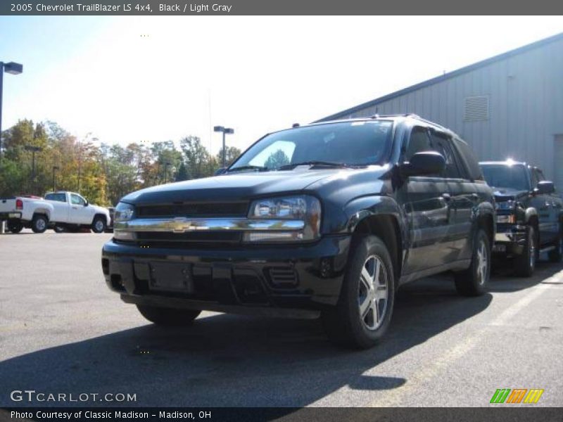 Black / Light Gray 2005 Chevrolet TrailBlazer LS 4x4