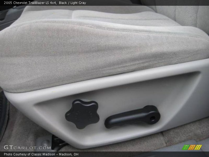 Black / Light Gray 2005 Chevrolet TrailBlazer LS 4x4