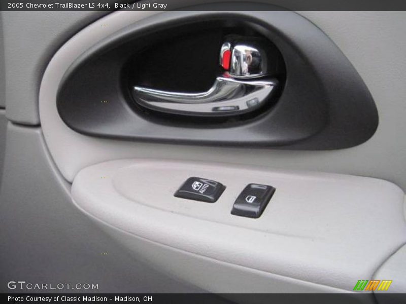 Black / Light Gray 2005 Chevrolet TrailBlazer LS 4x4