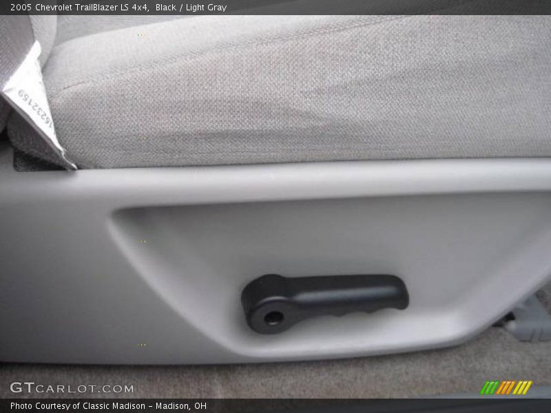 Black / Light Gray 2005 Chevrolet TrailBlazer LS 4x4