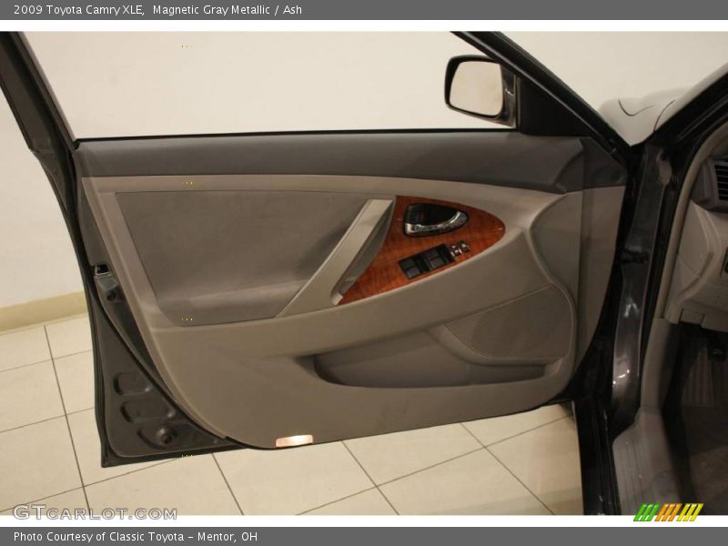 Magnetic Gray Metallic / Ash 2009 Toyota Camry XLE