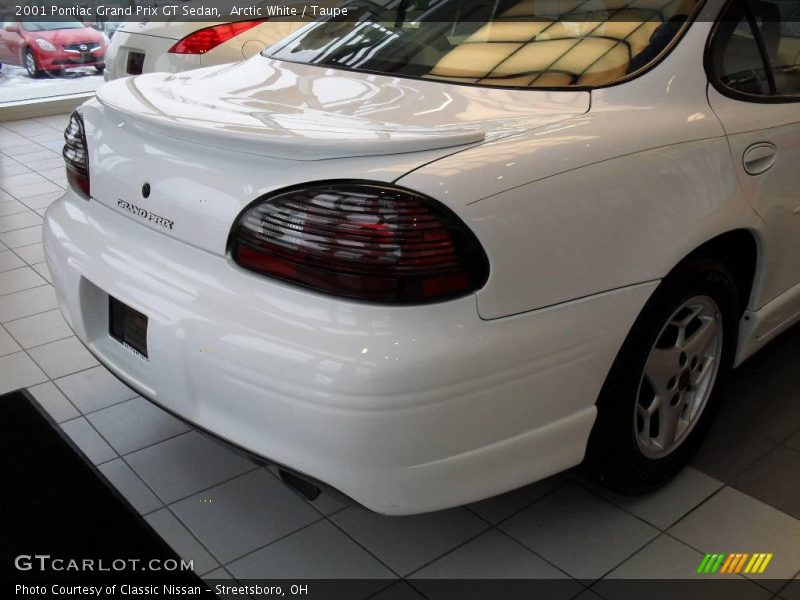 Arctic White / Taupe 2001 Pontiac Grand Prix GT Sedan