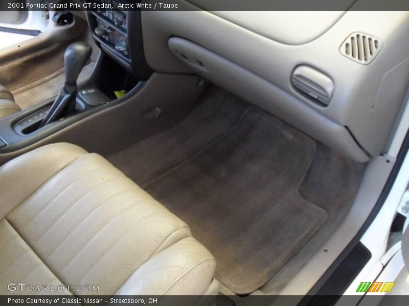Arctic White / Taupe 2001 Pontiac Grand Prix GT Sedan