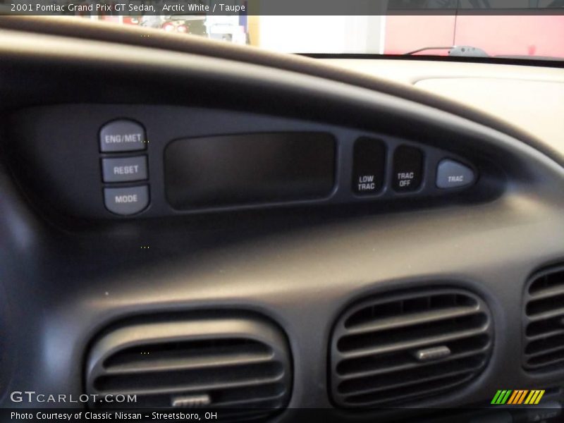 Arctic White / Taupe 2001 Pontiac Grand Prix GT Sedan