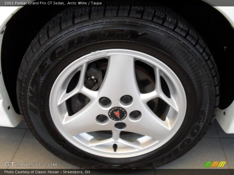 Arctic White / Taupe 2001 Pontiac Grand Prix GT Sedan