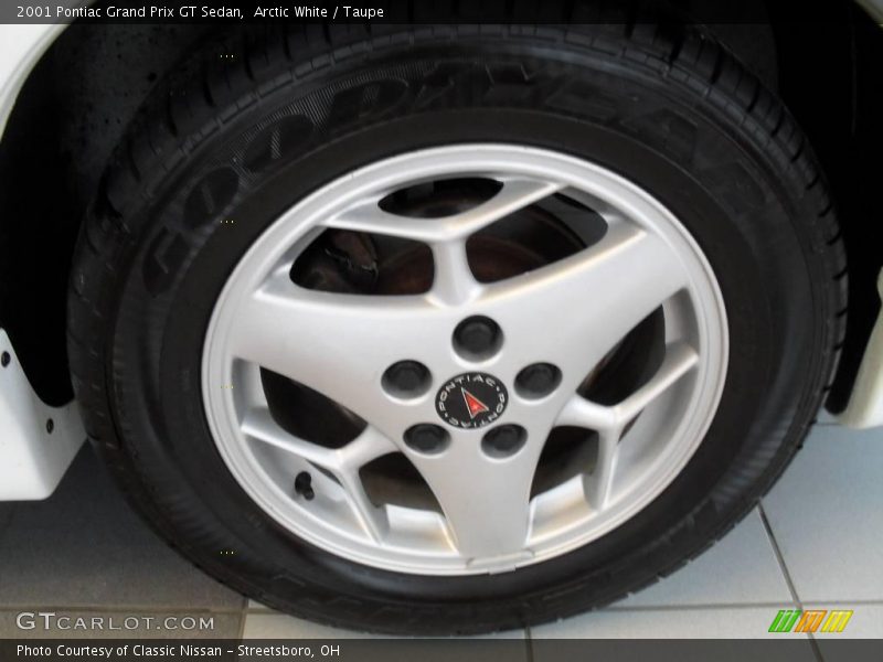 Arctic White / Taupe 2001 Pontiac Grand Prix GT Sedan