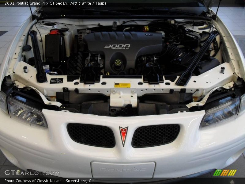 Arctic White / Taupe 2001 Pontiac Grand Prix GT Sedan