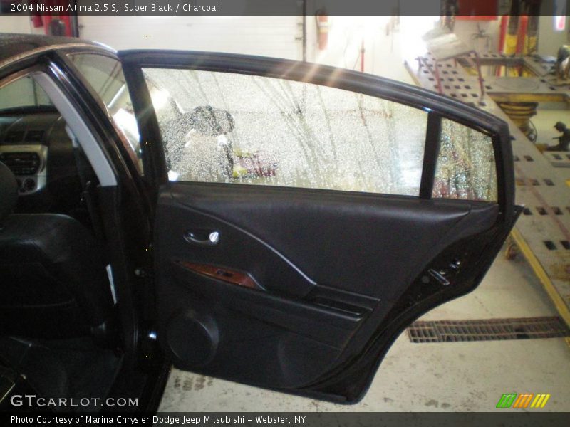 Super Black / Charcoal 2004 Nissan Altima 2.5 S