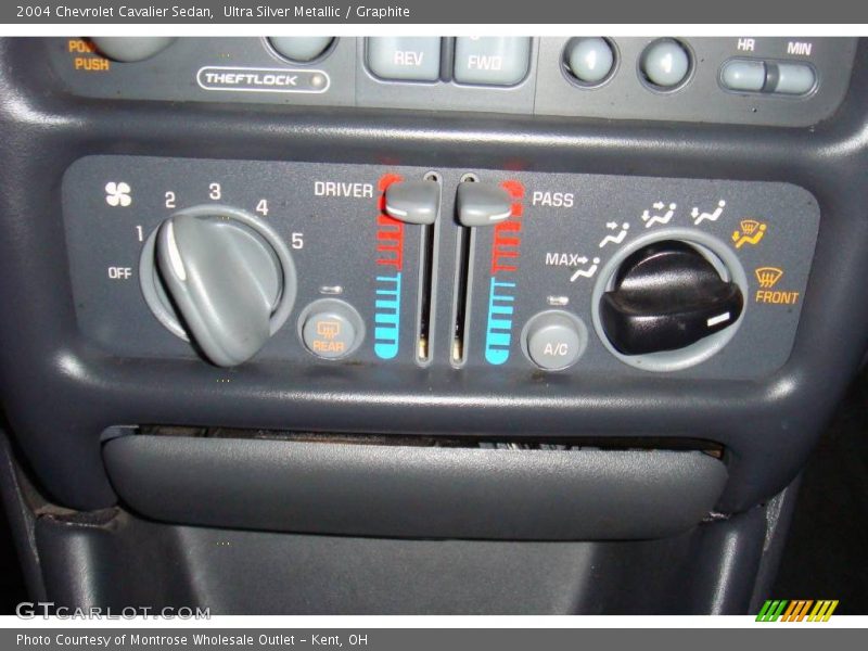 Ultra Silver Metallic / Graphite 2004 Chevrolet Cavalier Sedan