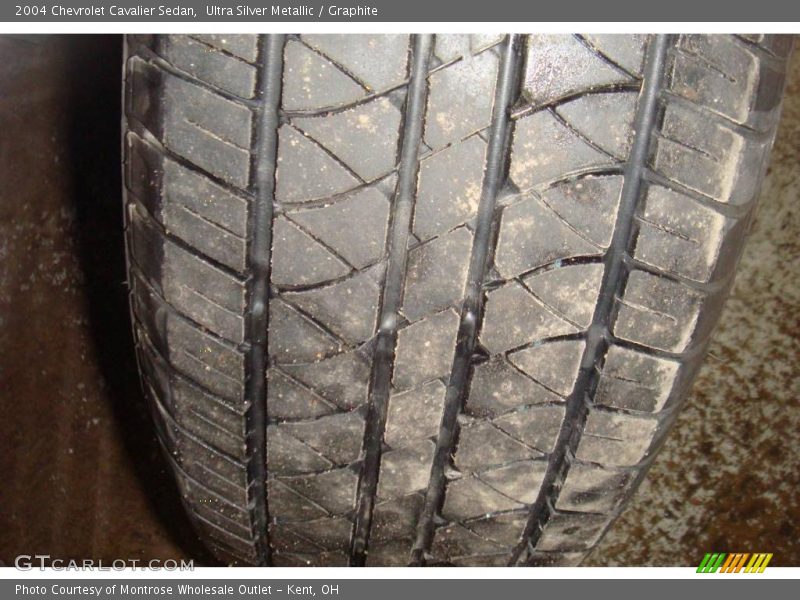 Ultra Silver Metallic / Graphite 2004 Chevrolet Cavalier Sedan