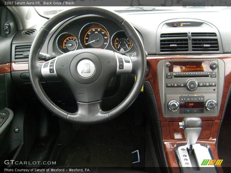 Black Onyx / Black 2007 Saturn Aura XR
