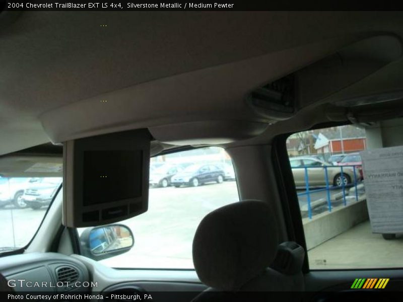 Silverstone Metallic / Medium Pewter 2004 Chevrolet TrailBlazer EXT LS 4x4