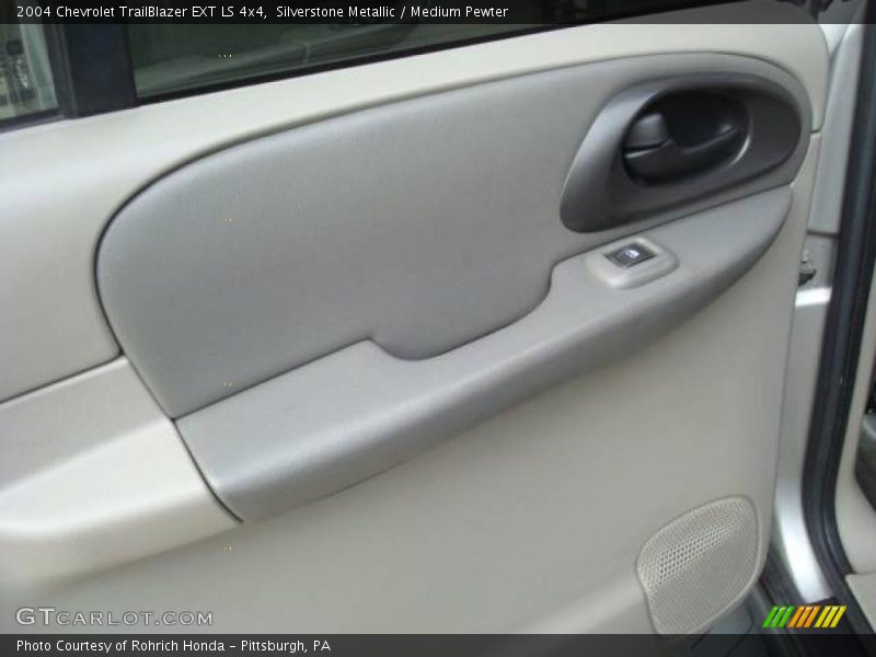 Silverstone Metallic / Medium Pewter 2004 Chevrolet TrailBlazer EXT LS 4x4