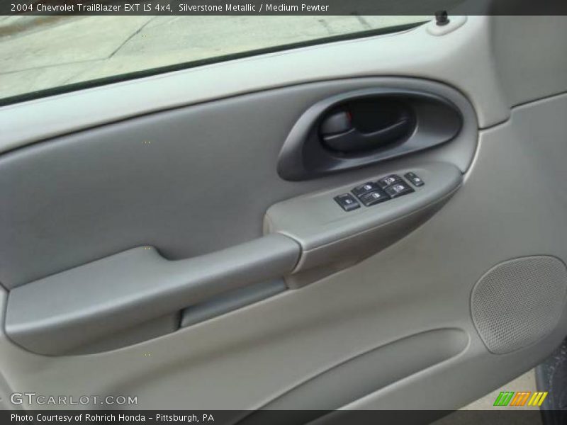 Silverstone Metallic / Medium Pewter 2004 Chevrolet TrailBlazer EXT LS 4x4