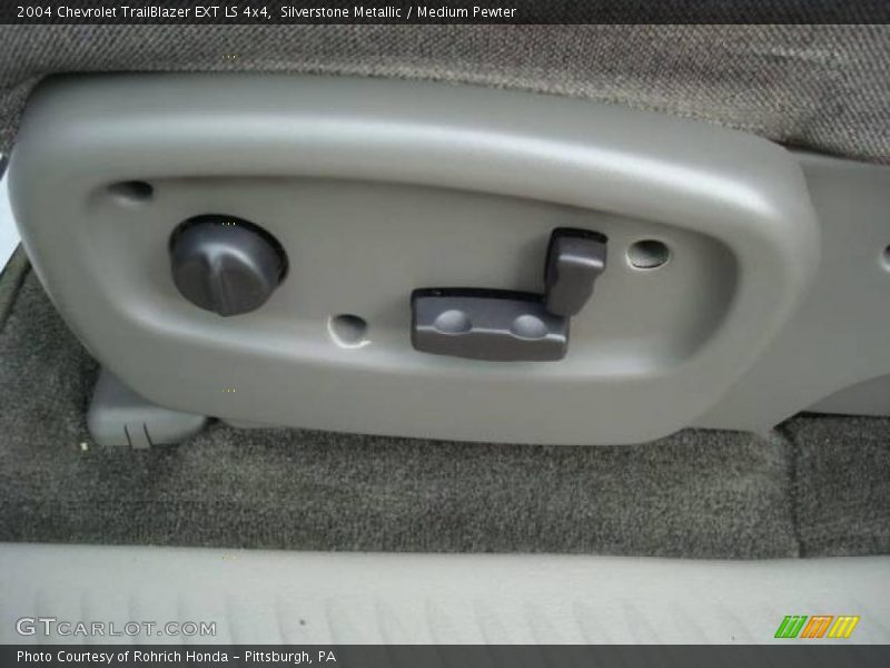 Silverstone Metallic / Medium Pewter 2004 Chevrolet TrailBlazer EXT LS 4x4