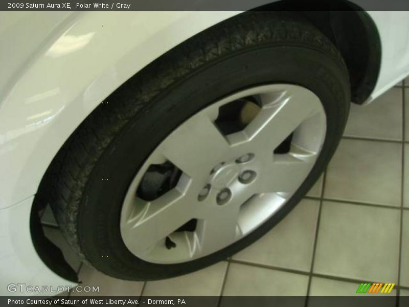 Polar White / Gray 2009 Saturn Aura XE