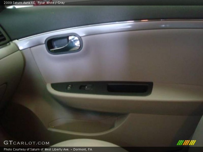 Polar White / Gray 2009 Saturn Aura XE