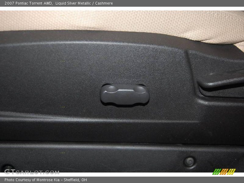 Liquid Silver Metallic / Cashmere 2007 Pontiac Torrent AWD