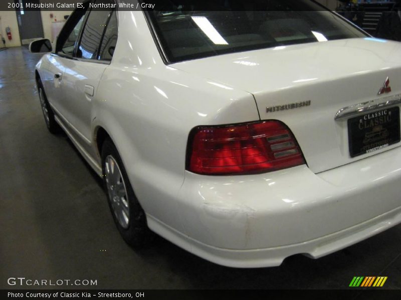Northstar White / Gray 2001 Mitsubishi Galant ES