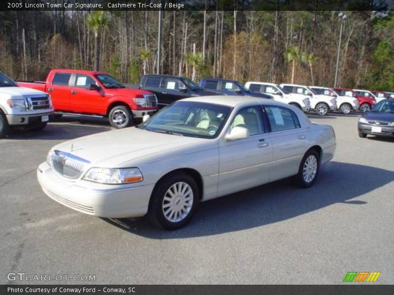 Cashmere Tri-Coat / Beige 2005 Lincoln Town Car Signature