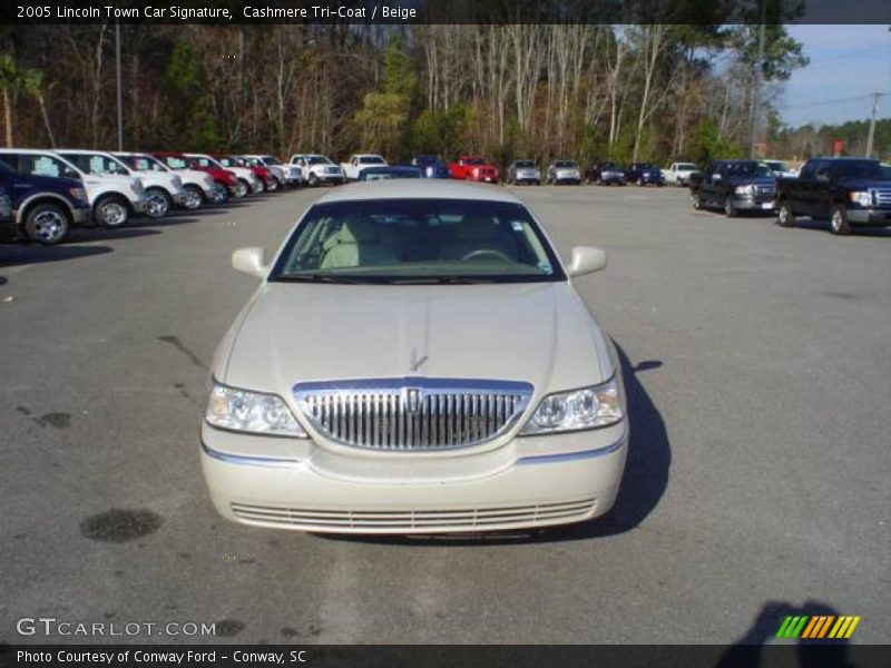 Cashmere Tri-Coat / Beige 2005 Lincoln Town Car Signature