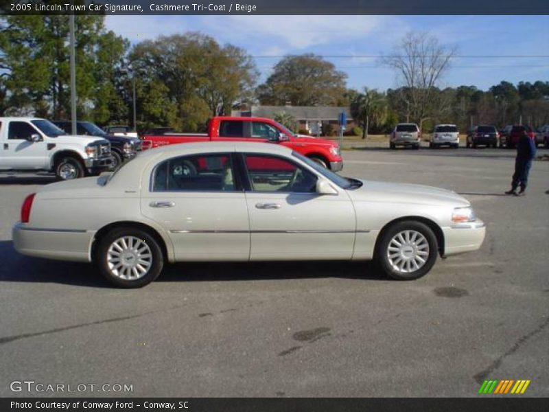 Cashmere Tri-Coat / Beige 2005 Lincoln Town Car Signature