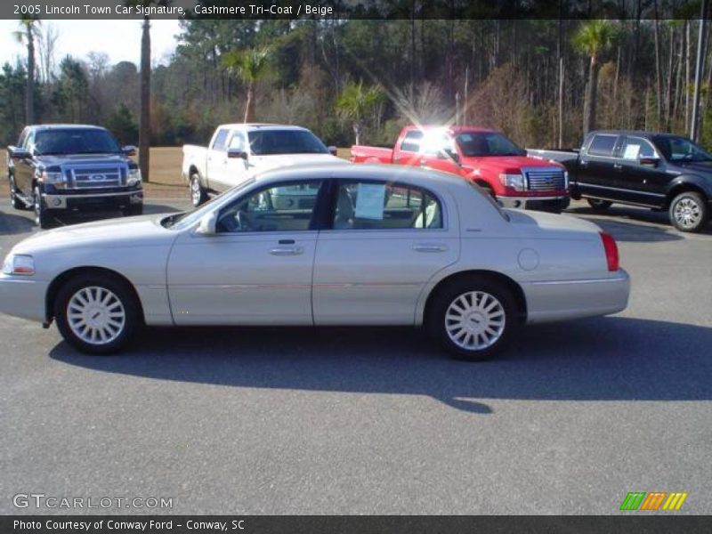 Cashmere Tri-Coat / Beige 2005 Lincoln Town Car Signature