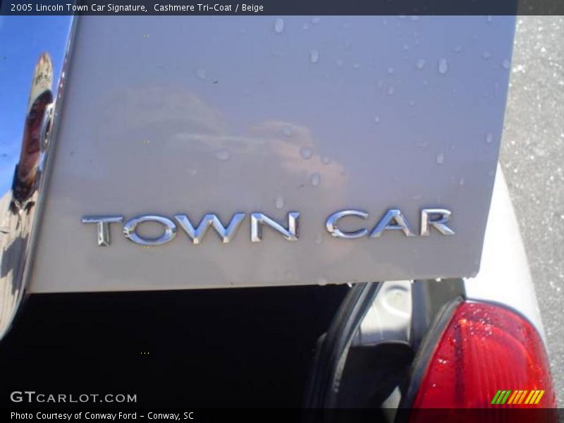Cashmere Tri-Coat / Beige 2005 Lincoln Town Car Signature