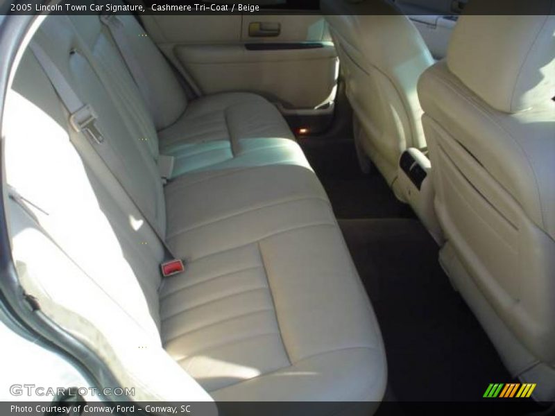 Cashmere Tri-Coat / Beige 2005 Lincoln Town Car Signature