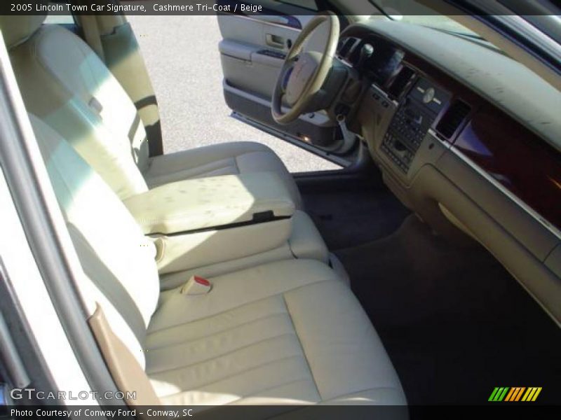 Cashmere Tri-Coat / Beige 2005 Lincoln Town Car Signature