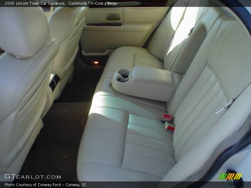 Cashmere Tri-Coat / Beige 2005 Lincoln Town Car Signature