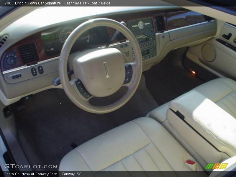 Cashmere Tri-Coat / Beige 2005 Lincoln Town Car Signature
