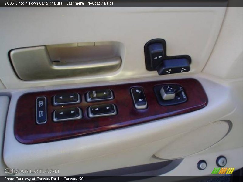 Cashmere Tri-Coat / Beige 2005 Lincoln Town Car Signature