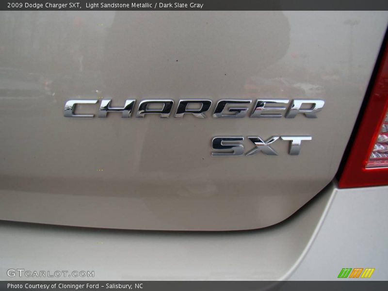 Light Sandstone Metallic / Dark Slate Gray 2009 Dodge Charger SXT