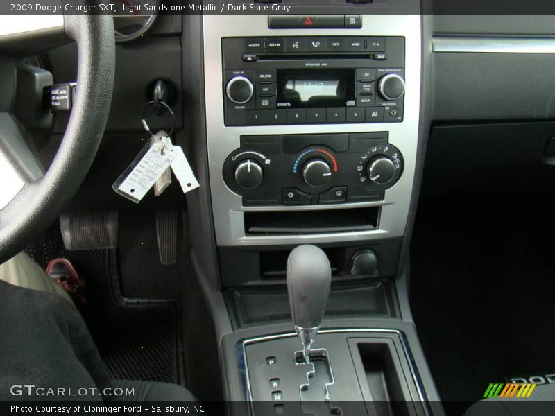Light Sandstone Metallic / Dark Slate Gray 2009 Dodge Charger SXT
