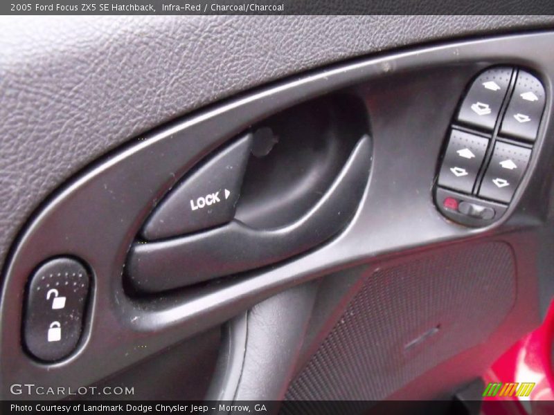 Infra-Red / Charcoal/Charcoal 2005 Ford Focus ZX5 SE Hatchback
