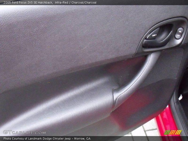 Infra-Red / Charcoal/Charcoal 2005 Ford Focus ZX5 SE Hatchback